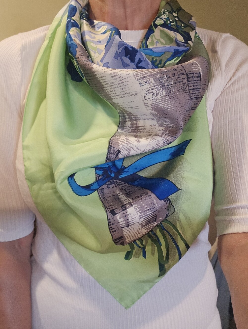 Talbots 100% Silk Floral Bouquet Scarf  Blue and Green Vintage 32x32 - Picture 9 of 10